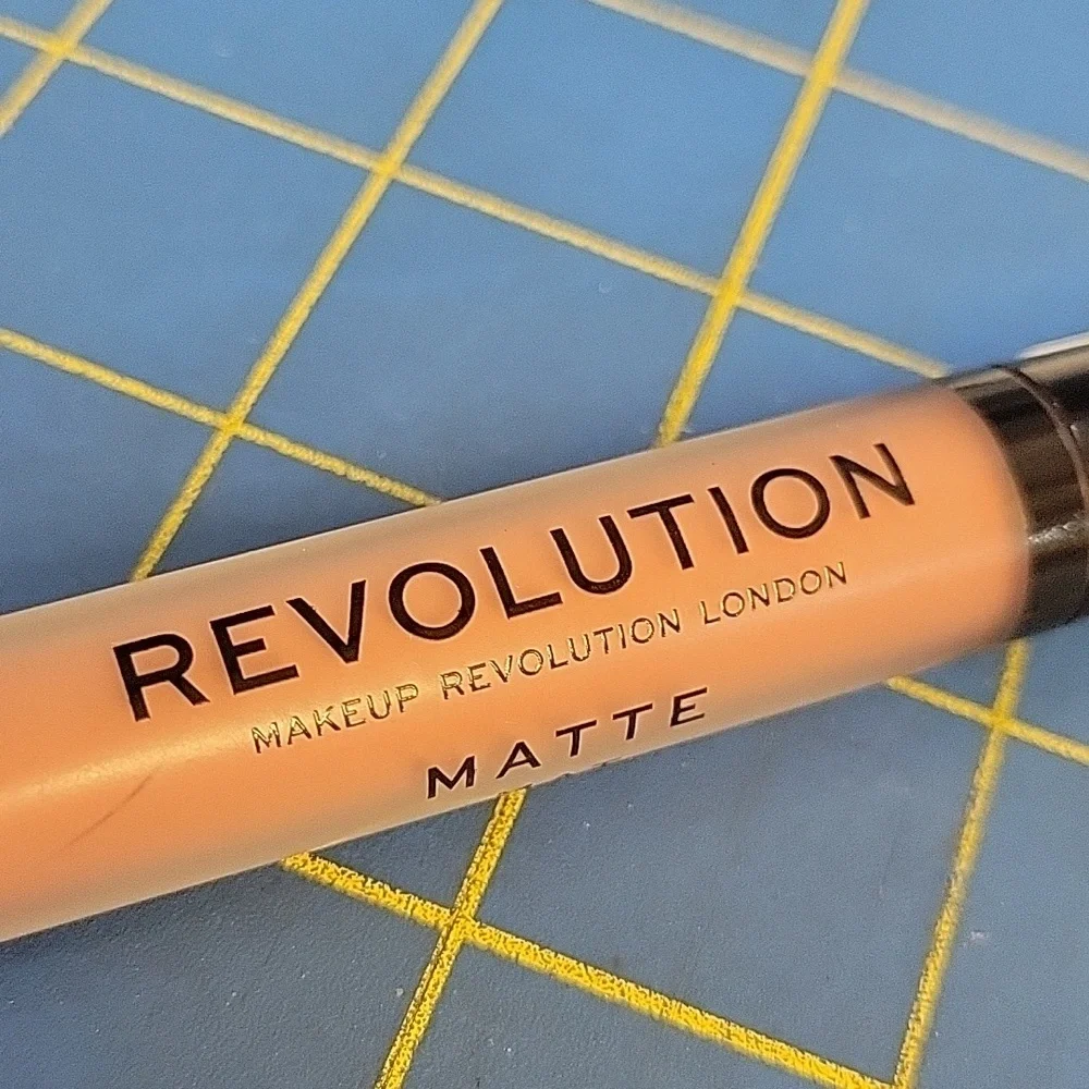 Revolution Matte Lipstick - 101 Matte Piece Of Cake 3ml New